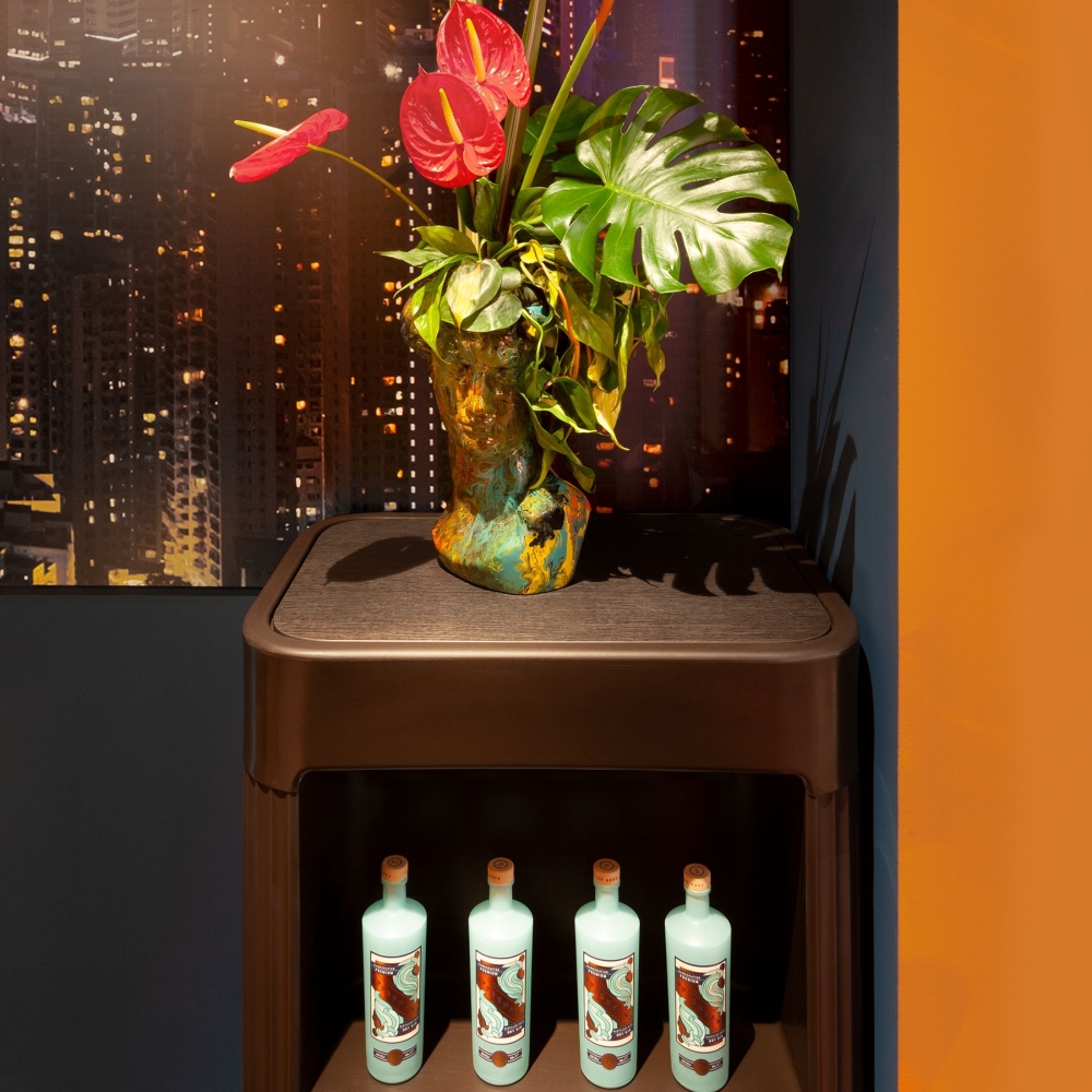 Slide Cordiale Welcome Bar Counter