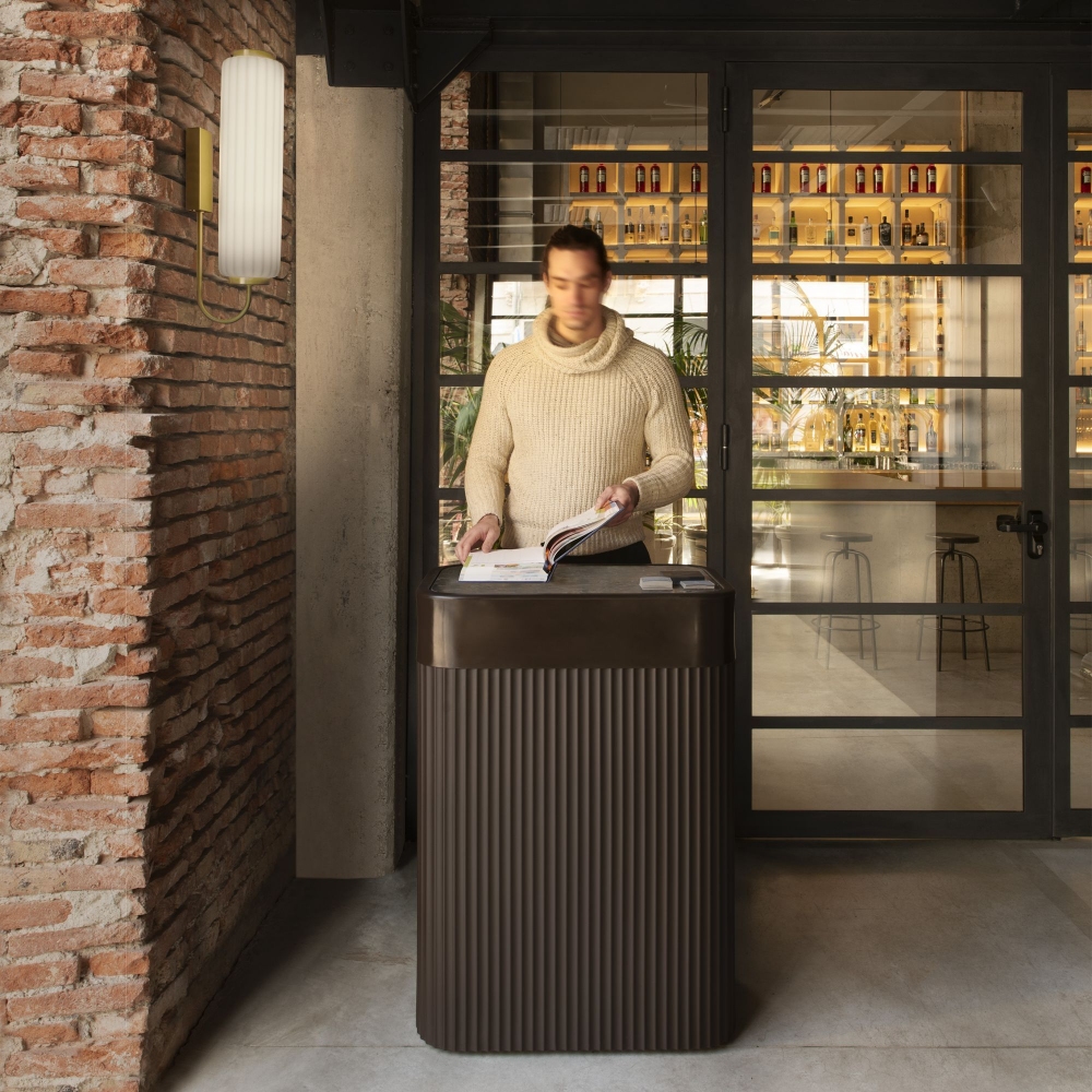 Slide Cordiale Welcome Bar Counter