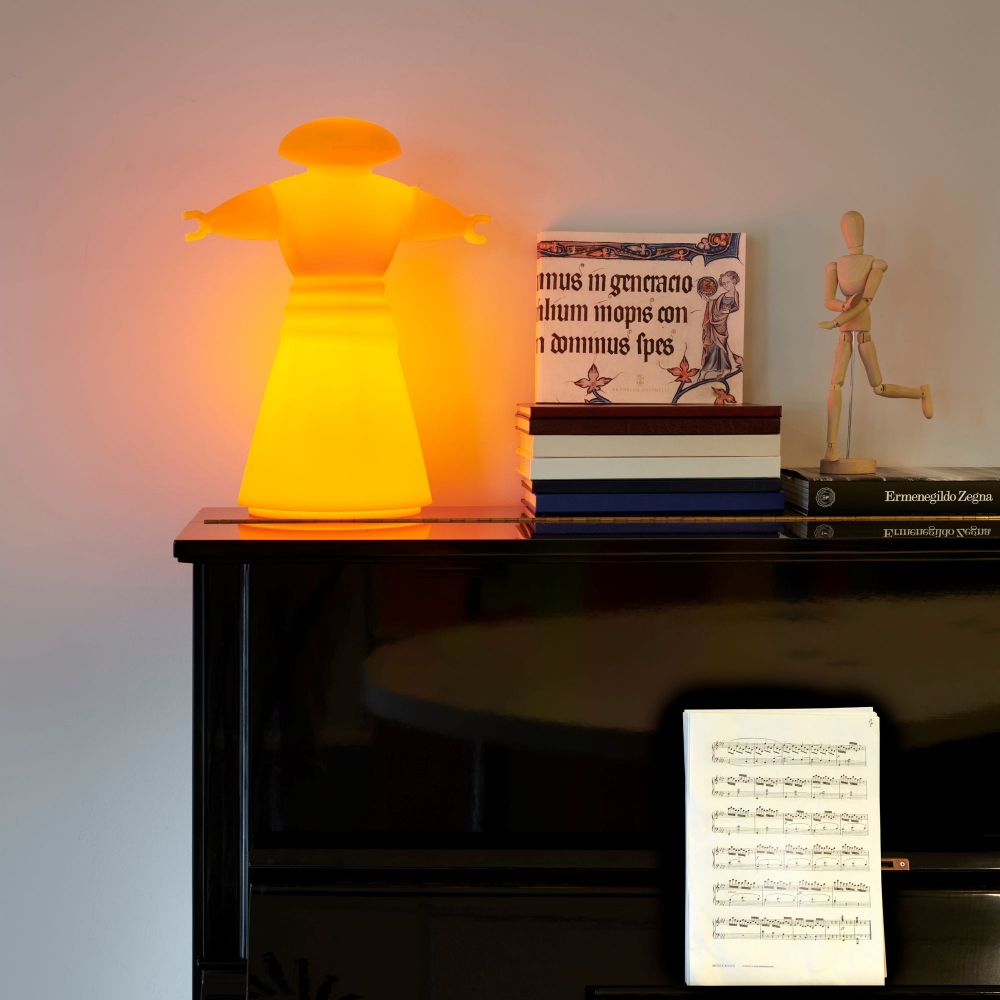 Slide Mr.Bot Table Lamp