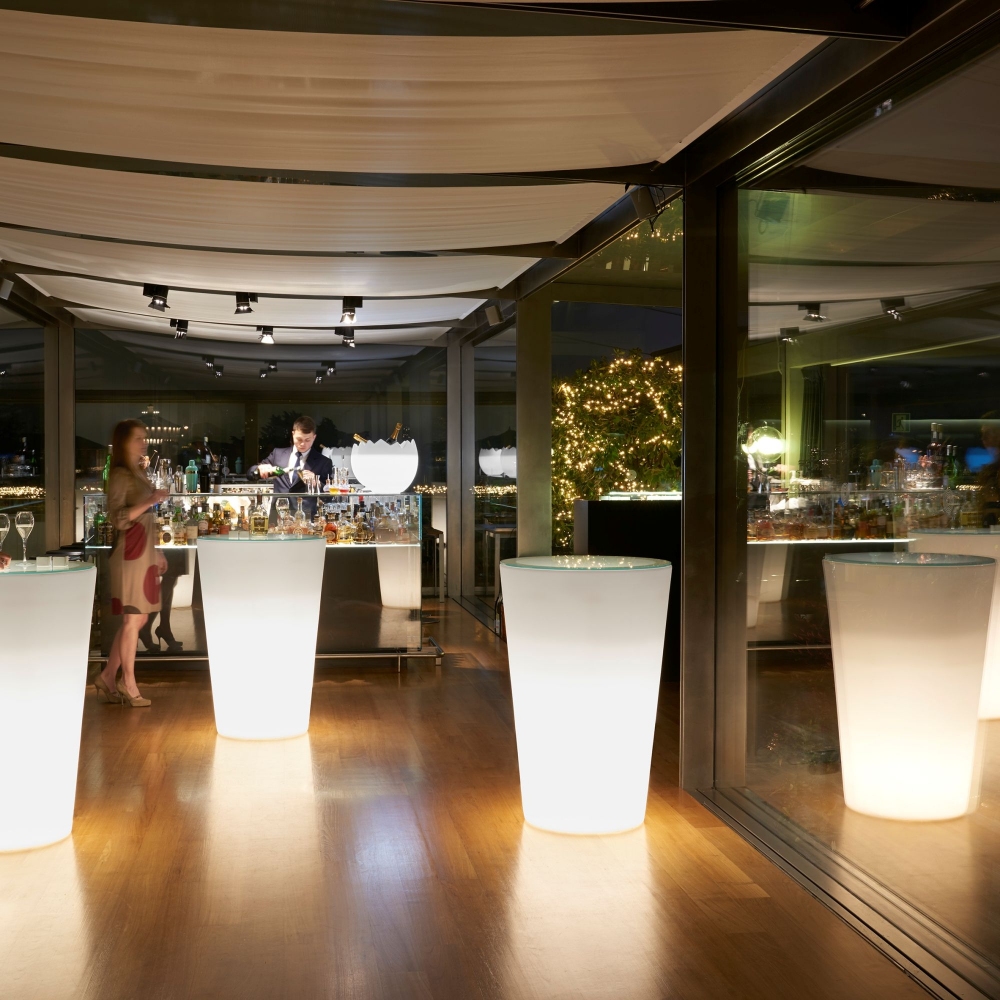 Slide Pint High Illuminated Table