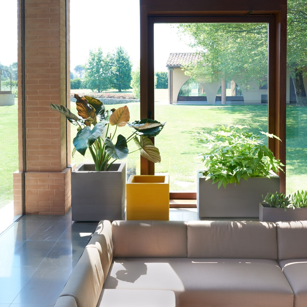 Slide Quadra Outdoor Vase 90