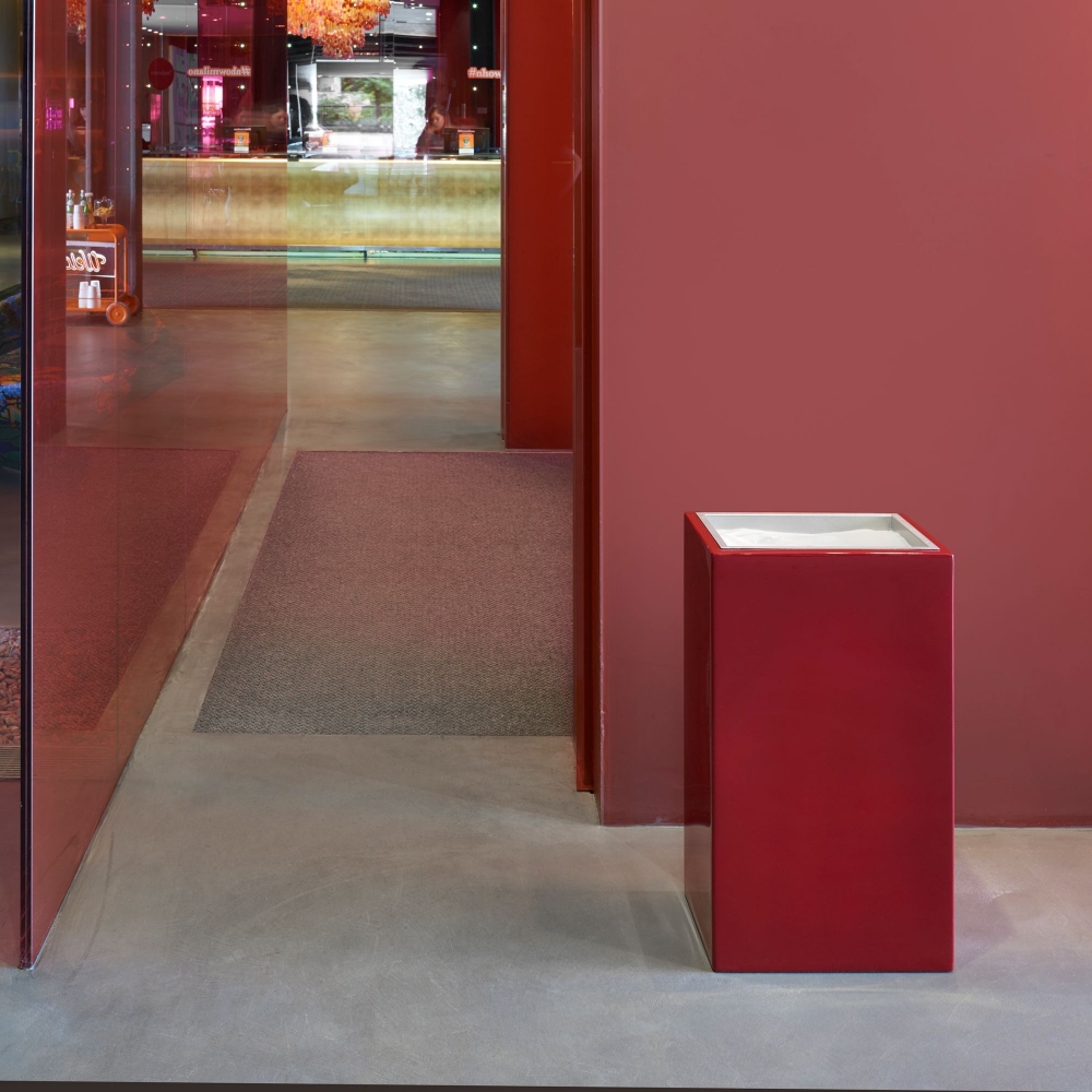 Slide Smoke Floor Ashtray