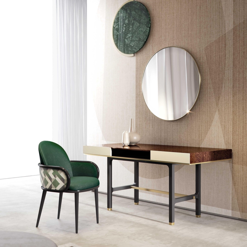 Capital Bolivar Desk