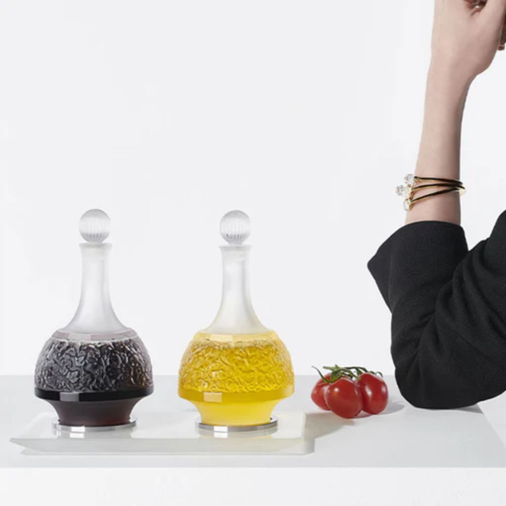 Lalique Set olio e aceto in cristallo con vassoio Versailles