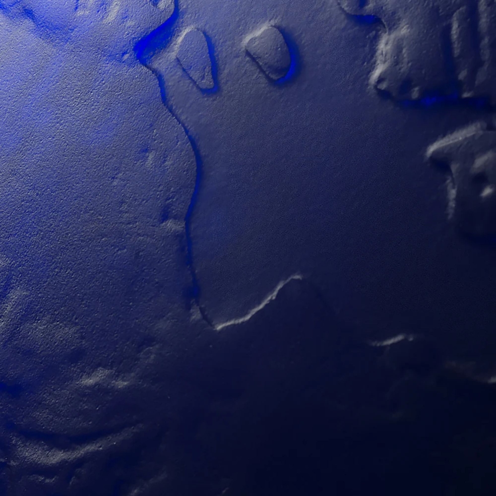 Lalique Scultura in cristallo La Terre Bleue Yves Klein  By Lalique 2015