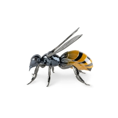 Lladró Bee Porcelain Sculpture