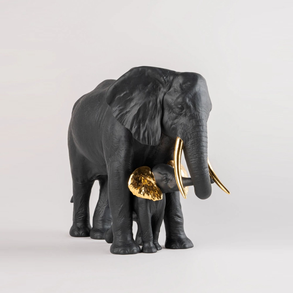 Lladró Leading the way Porcelain Sculpture - Black-Gold