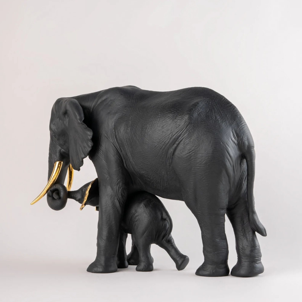 Lladró Leading the way Porcelain Sculpture - Black-Gold