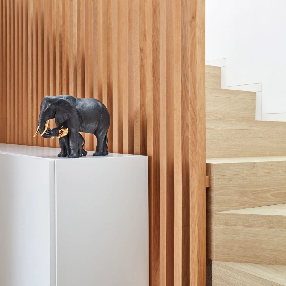 Lladró Leading the way Porcelain Sculpture - Black-Gold