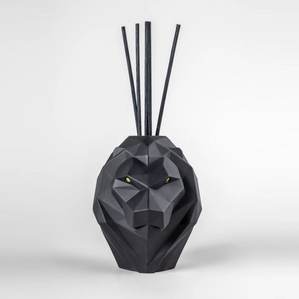 Lladrò Lion Perfume Diffuser - Unbreakable spirit