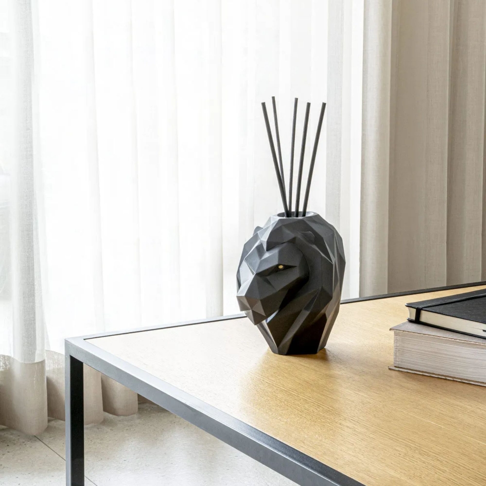 Lladrò Lion Perfume Diffuser - Unbreakable spirit
