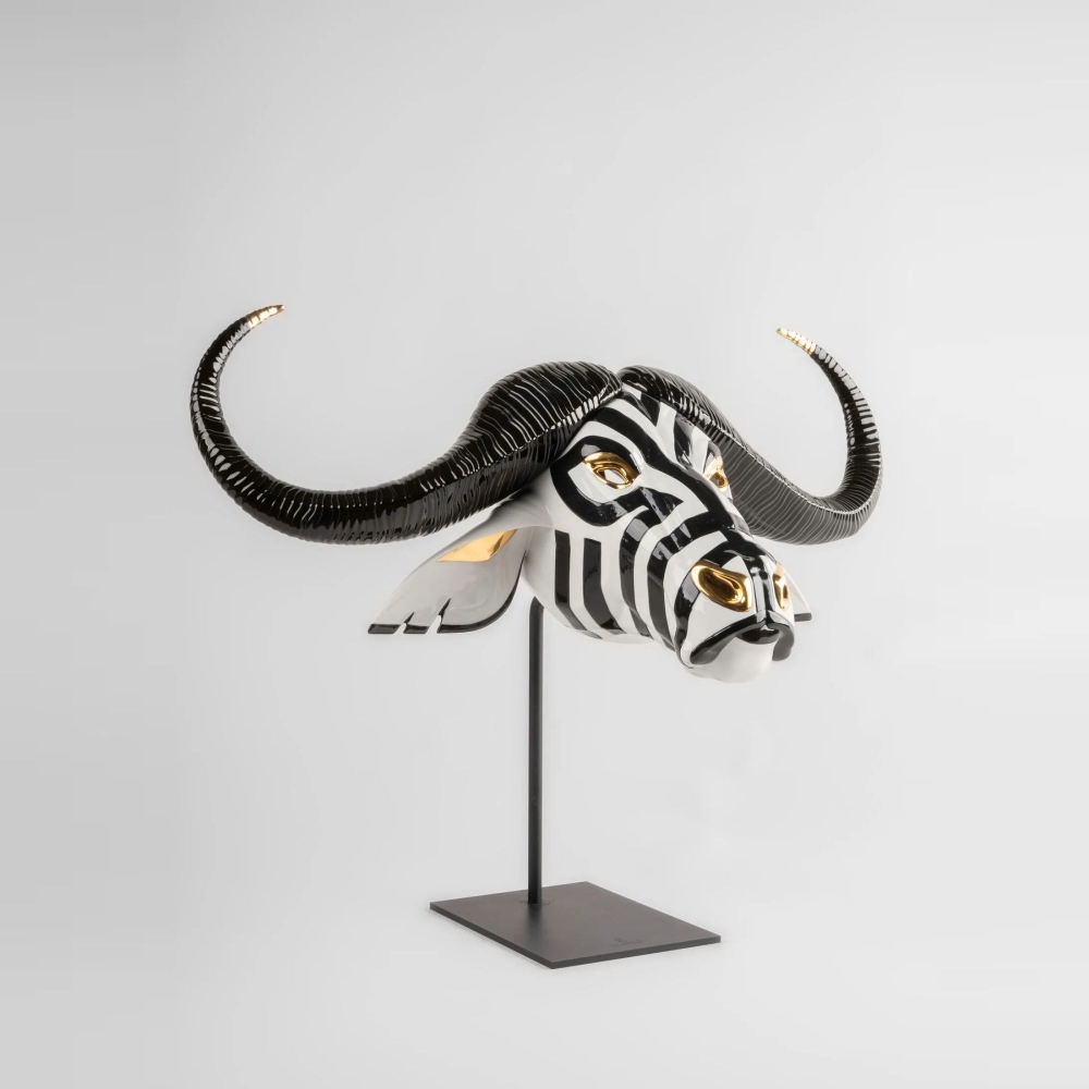 Lladrò Scultura in porcellana Maschera Bufalo Nero-Oro