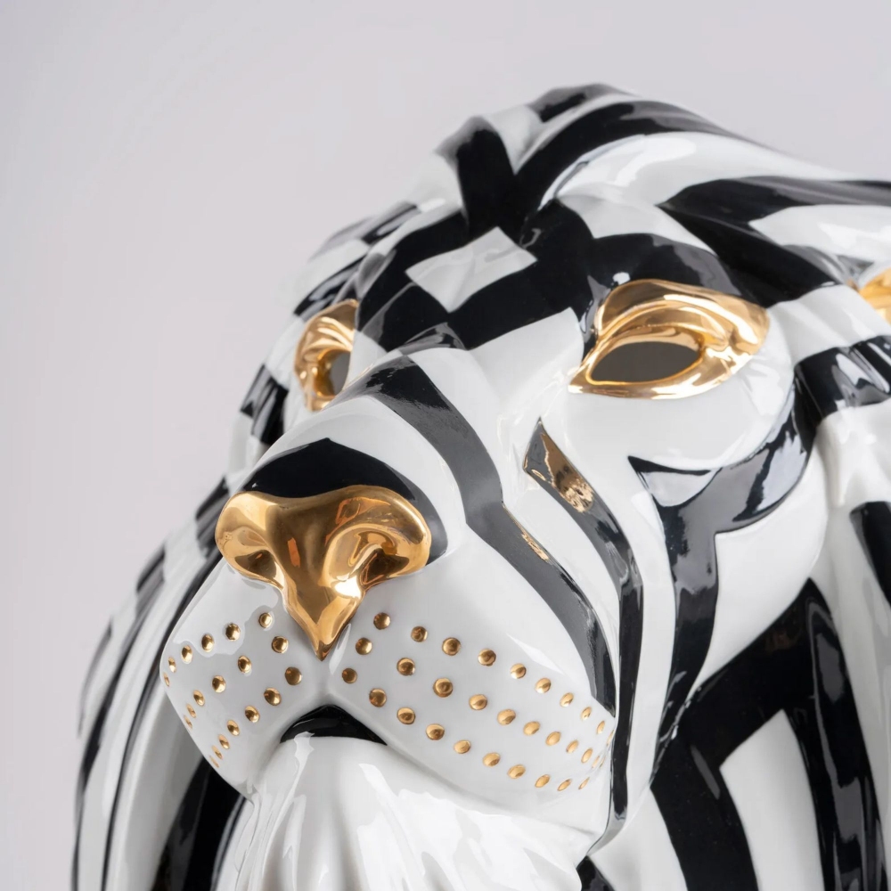 Lladrò Scultura in porcellana Maschera Leone Nero-Oro