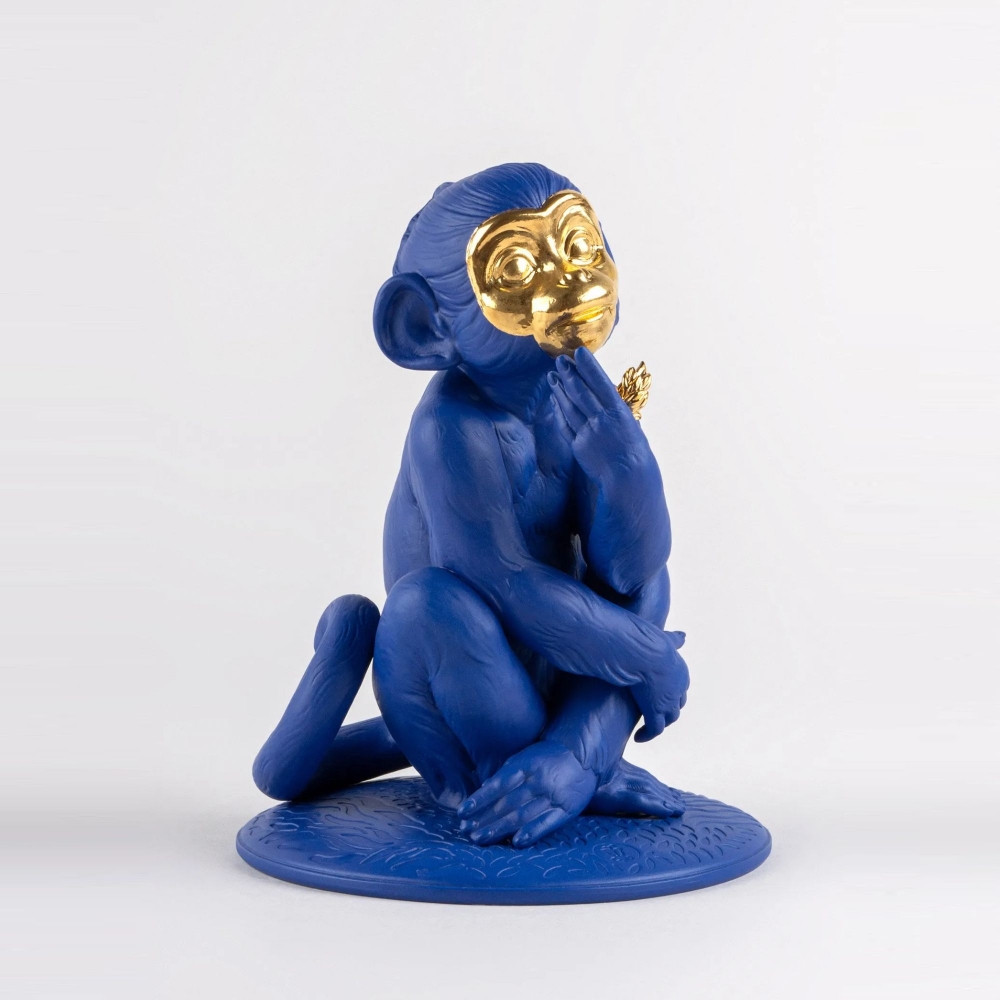 Lladrò Scultura in porcellana Piccola Scimmia Azzurro-Oro